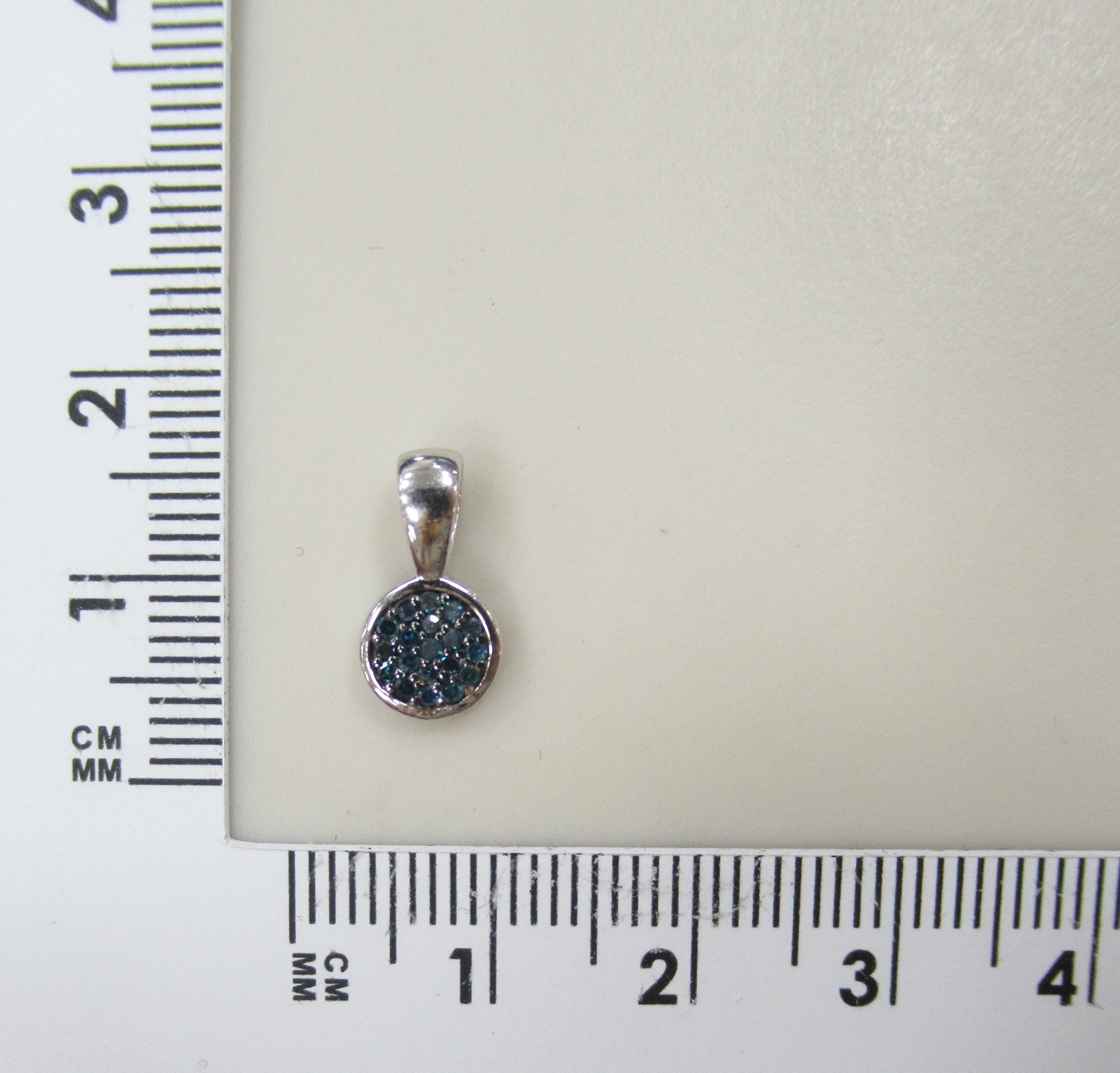 Серебряная подвеска с голубыми бриллиантами